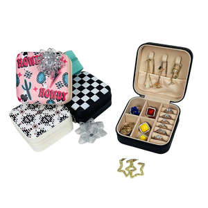 Estuche de Joyería Personalizado/al por Mayor para Mujer, Organizador de Joyas de Viaje de Cuero PU Estilo Occidental con Compartimentos Desmontables - Product Image 1