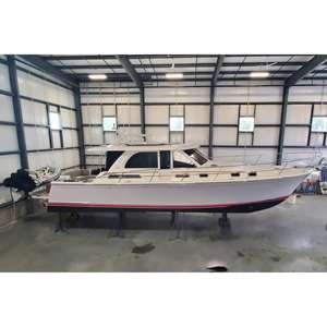 Barco Usado 2021 Sabre 45 Salon Express con Casco de Fibra de Vidrio, Motor a Gasolina, Velocidad de 35.0-40.0 Nudos, Tecnología de Infusión al Vacío - Product Image 5