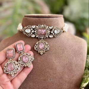 Juego de Gargantilla Choker y Pendientes Polki Kundan con Baño de Oro Antiguo, Joyería Elegante y a la Moda para Bodas, Aniversarios y Celebraciones - Product Image 1