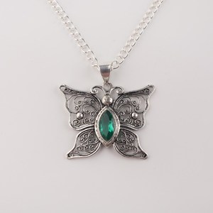 Colgante de Plata de Ley 925 con Esmeralda Verde, Collar de Mariposa Único de Primera Calidad con Certificado IGI, Regalo de Piedra Natal de Mayo - Product Image 5