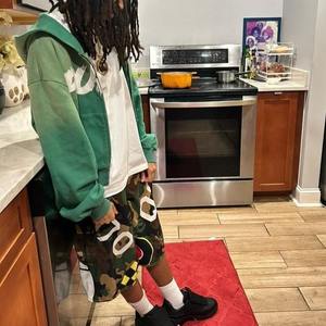 Sudadera con Capucha Personalizada de 500 Gsm con Bordado y Pedrería, Estilo Urbano, Lavado Ácido Desgastado, para Hombre - Product Image 3