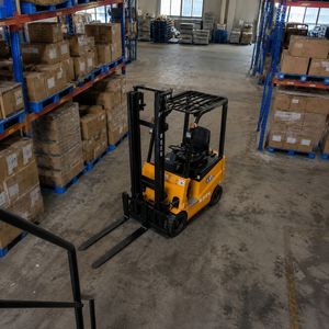 Chariot élévateur à palettes électrique de 1 tonne et 2 tonnes pouvant être utilisé à l'intérieur et à l'extérieur - Product Image 6