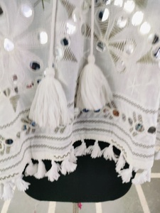 Haut à manches ballon pour femmes, imprimé nomade blanc exotique, broderie miroir, art indien, sélection la plus large, ourlet à franges - Product Image 2