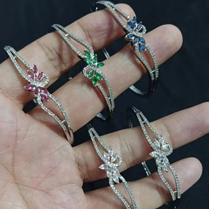 AMERICAN DIAMOND CUBIC ZIRCON ESTILO CLÁSICO Y PULSERAS DE DIAMANTES ARTIFICADOS Y CHAPADO EN PLATA PARA MUJER REGALO DE JOYERÍA DE BODA - Product Image 1