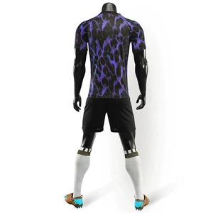 100% uniformes de football en polyester à vendre 2024 nouvelle conception uniformes de football de conception de logo sur mesure à bas prix - Product Image 1