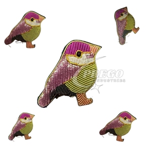 Broche Bordado a Mano con Diseño de Pájaro, Parches Bordados Personalizados Hechos a Mano para Ropa y Accesorios, Insignias Decorativas de Alta Calidad - Product Image 6