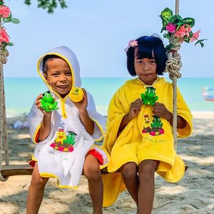 Best Swim Academy Freds Poncho de punto con capucha personalizado de lujo para niños Ropa de bebé original perfecta Logotipo personalizado Modelo P4 - Product Image 2