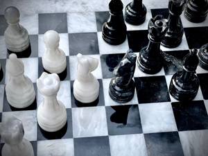 Jeu d'échecs de luxe artisanal en marbre noir et blanc, style Art Déco, cadeau de remise de diplôme, décoration d'intérieur, jeu de table - Product Image 3