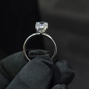 Anillo de Diamante Moissanite con Corte Radiante Personalizado, Plata de Ley 925, Anillo Elegante - Product Image 2