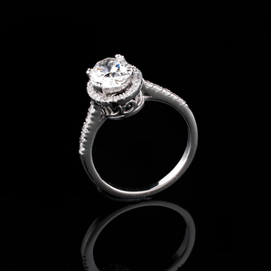 Inspirée Moissanite Diamond Halo Bague de cocktail ovale entièrement glacée en argent sterling 925 pour femme certifiée IGI - Product Image 2