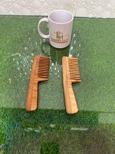 Peine de Madera Pulida Ecológico con Dientes Anchos, Color Verde Natural, Resistente al Agua, con Logotipo Personalizado, Regalo para el Día de la Madre - Product Image 3