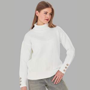 Suéter de punto de invierno detallado con botones de cuello alto para mujer Suéter transpirable cómodo y elegante Servicio ODM/OEM - Product Image 1