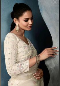 Design Bollywood lourd attrayant à la mode or doux écrasé avec des paillettes travail Saree au prix de gros - Product Image 4