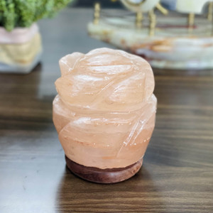 Lampe en sel naturel de l'Himalaya en gros en forme de fleur de rose avec base en bois classique - Product Image 3