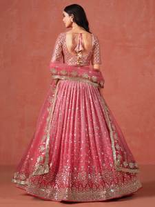 OMBRE WEDDING LEHENGA motif de broderie comprend des motifs floraux et géométriques traditionnels qui intensifient grand look - Product Image 6
