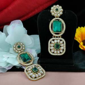 Boucles d'oreilles Fusion de travail Kundan complexes pour les filles avec des cristaux colorés vibrants nouvelle mode goutte Style fête porter des boucles d'oreilles goutte - Product Image 3