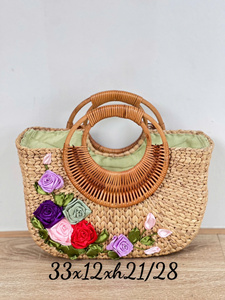 Bolso de paja ecológico hecho a mano de jacinto de agua ideal para viajes de compras o uso en la playa con textura suave y diseño fuerte - Product Image 2