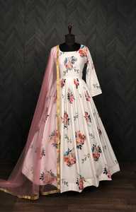 Robe longue brodée de couleur blanche de créateur indien, robe Salwar Kameez pour mariage et fête pour femmes - Product Image 5