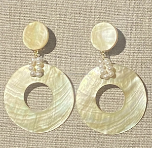 Boucles d'oreilles à la mode en résine de meilleure qualité pour dames Boucles d'oreilles en résine de couleur rouge Boucles d'oreilles en résine élégantes - Product Image 2