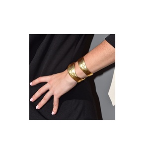 Bracelet en laiton martelé Unique pour femme, manchette en or large, à utiliser à la main pour le produit Offre Spéciale - Product Image 5