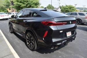 BMW X6 M AWD 4 portes Coupé Sport Turbo R18 Sièges en cuir Intérieur foncé ACC Essence d'occasion - Product Image 3