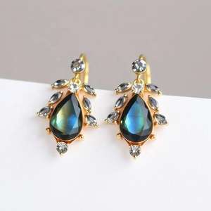 ต่างหูลาบราโดไรต์และเพชร CZ ขนาด 4 นิ้วสุดหรู |   ต่างหูเงินแท้ 925 ชุบทอง 18K น้ำหนัก 10 กรัม เครื่องประดับสุดหรู ของขวัญสำหรับเธอ - Product Image 6