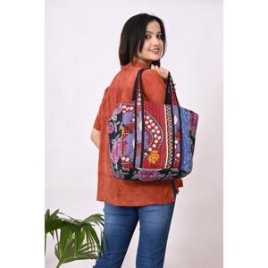 กระเป๋า Kantha สไตล์ Boho วินเทจของผู้หญิงกระเป๋าโท้ททำด้วยมือที่ทนทานพร้อมที่จับสองอันเปิดปิดเพื่อการช้อปปิ้งหรือพกพา - Product Image 1