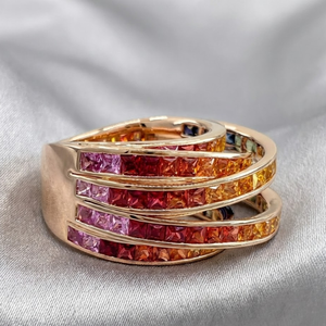 Bague unique en or rose massif 18 carats, saphir arc-en-ciel taille princesse, multi-bandes croisées, sertie en canal, pour soirée de luxe - Product Image 2