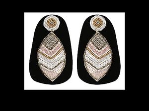 Pendientes colgantes de cuentas coloridos ligeros hechos a mano para mujer forma de mariposa de moda para bodas y festivales - Product Image 3