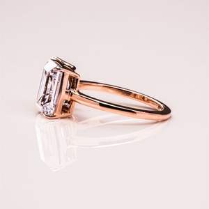 Anillo de Compromiso Clásico de Dos Formas, Corte Esmeralda VVS1 y Corte Pera, Moissanita Toi Et Moi, Plata de Ley 925, Anillo de Boda Personalizado con 2 Piedras - Product Image 3