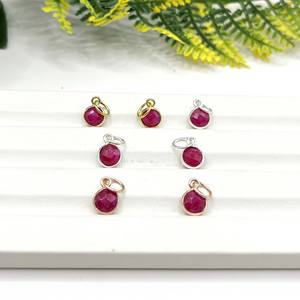 Rubis pierre de naissance ronde lunette pendentif 6mm facettes pierres précieuses en argent Sterling à la main collier à breloques cadeau fait à la main bijoux breloque - Product Image 2