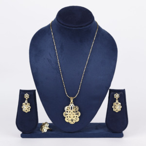 Conjunto de colgantes de latón Premium tradicional Exclusivo Chapado En Oro Laminado Regalo para mujeres para compromiso Boda o fiesta - Product Image 1