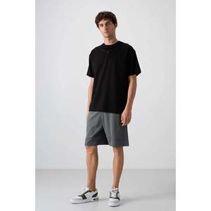 เสื้อยืดคอกลมโอเวอร์ไซส์พิมพ์ลายสำหรับผู้ชาย Tommylife Wholesale รุ่น 88343 สีดำ - FIESTA - Product Image 3