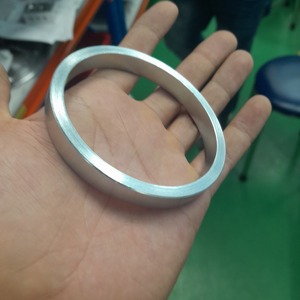 Services de brochage d'électroérosion à fil tournant CNC basés au Vietnam pour les solutions d'usinage personnalisées en acier inoxydable ISO9001 - Product Image 2
