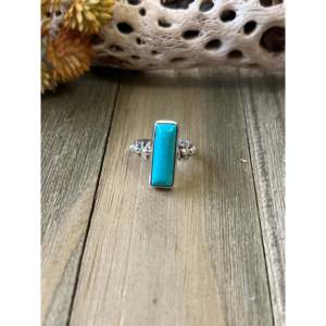 Anillo Navajo Hecho a Mano con Turquesa Kingman y Plata de Ley, Talla 6, Engaste de Bisel, Piedra Natural, Uso Diario - Product Image 1