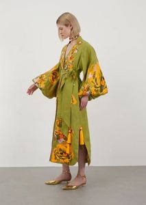 ชุดแม็กซี่เดรสปักลายยูเครนคอวีเปิดด้านหน้าสุดหรูพร้อมเข็มขัดออกแบบได้ตามต้องการ - Product Image 2