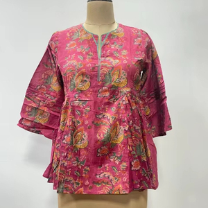 เสื้อกล้ามสั้นลายดอกไม้สไตล์โบฮีเมียน ผ้าฝ้ายพิมพ์ลายด้วยมือแบบอินเดีย สำหรับผู้หญิง สวมใส่สบายๆ ในงานปาร์ตี้ เอวธรรมชาติ เป็นมิตรกับสิ่งแวดล้อม ด้านหน้า - Product Image 1