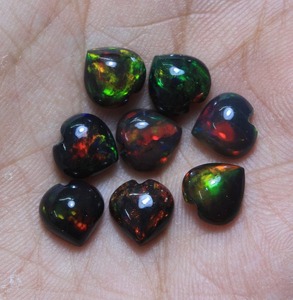 Suministros para la Fabricación de Joyería Fina, Cabujones de Ópalo Negro en Forma de Corazón de 5 mm, Lote a Granel, Piedra de Ópalo Negro Lightning Ridge para la Fabricación de Joyería - Product Image 1