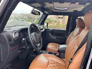 รถจี๊ป แรงเลอร์ อันลิมิเต็ด สปอร์ต ปี 2017 ขับเคลื่อน 4 ล้อ ระบบขับเคลื่อนทุกสูบ (AWD) เครื่องยนต์เทอร์โบ สำหรับขับขี่ออฟโรด เบาะหนัง ระบบควบคุมความเร็วอัตโนมัติ (ACC) พวงมาลัยซ้าย - Product Image 3