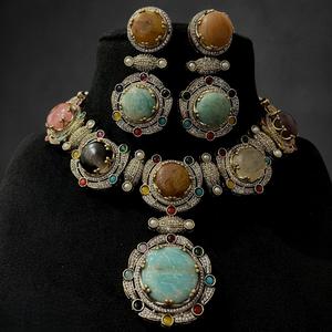 Ensemble de collier attrayant de meilleure qualité plaqué or avec pierres avec boucles d'oreilles Fonction Collection de vêtements de fête de mariage pour les femmes - Product Image 3