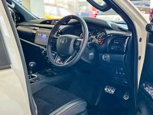 โตโยต้า ไฮลักซ์ 2.8GD-6 ดับเบิ้ลแค็บ 4x4 GR-Sport ปี 2024 มือสอง สภาพดี - Product Image 4