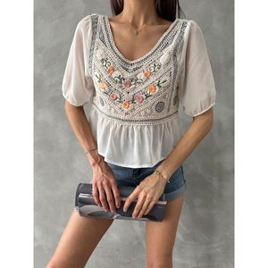 Blusa Bordada Color Gris Piedra para Mujer, Estilo Casual Elegante con Encaje y Tela de Mezcla de Algodón y Poliéster, Venta al Por Mayor TOPSHOW - Product Image 4