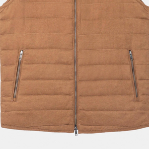Chaqueta de Gamuza Acolchada Informal de Alta Calidad, Ajustada, Transpirable, Ecológica, Diseño Invernal, Beige, Sin Mangas, con Logotipo Frontal - Product Image 3