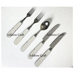 Ensemble de couverts de table écologiques en acier inoxydable de style américain avec poignée en résine à bulles, design élégant, 5 pièces - Product Image 4