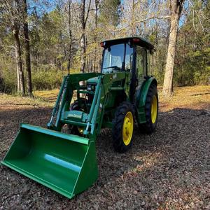 John Deeree 5065E Tractor agrícola En stock Entrega rápida Venta al por mayor disponible Compra directa del proveedor autorizado Nuevo para la venta - Product Image 2