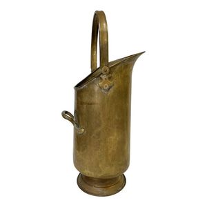 Seau à charbon en laiton de haute qualité pour une utilisation pratique et décorative de la cheminée, parfait pour le thème rustique ou les intérieurs traditionnels - Product Image 1
