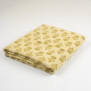 Hermosa tela de algodón estampada a mano con motivos florales para ropa, ropa de cama y decoración del hogar. - Product Image 1