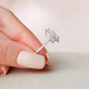 Gran oferta, anillo de compromiso de diamante de moissanita de corte Pera de lujo con Halo, Alianzas de Boda clásicas para fiesta de regalo de boda a la venta - Product Image 3