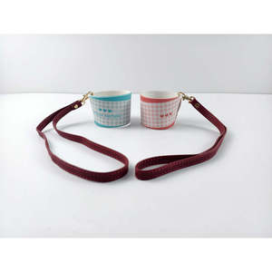 Porte-gobelet en plastique mignon avec sangle - Product Image 1