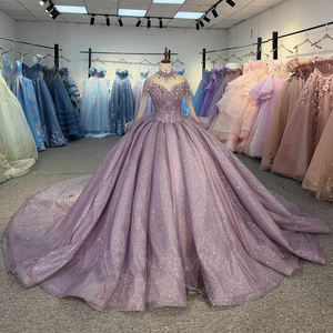 Vestido de Gala de Quinceañera Morado Brillante con Cuello Alto y Estampado de Lazo, Antiestático, con Cola Capilla, Largo hasta el Suelo, Modelo 1522 - Product Image 2